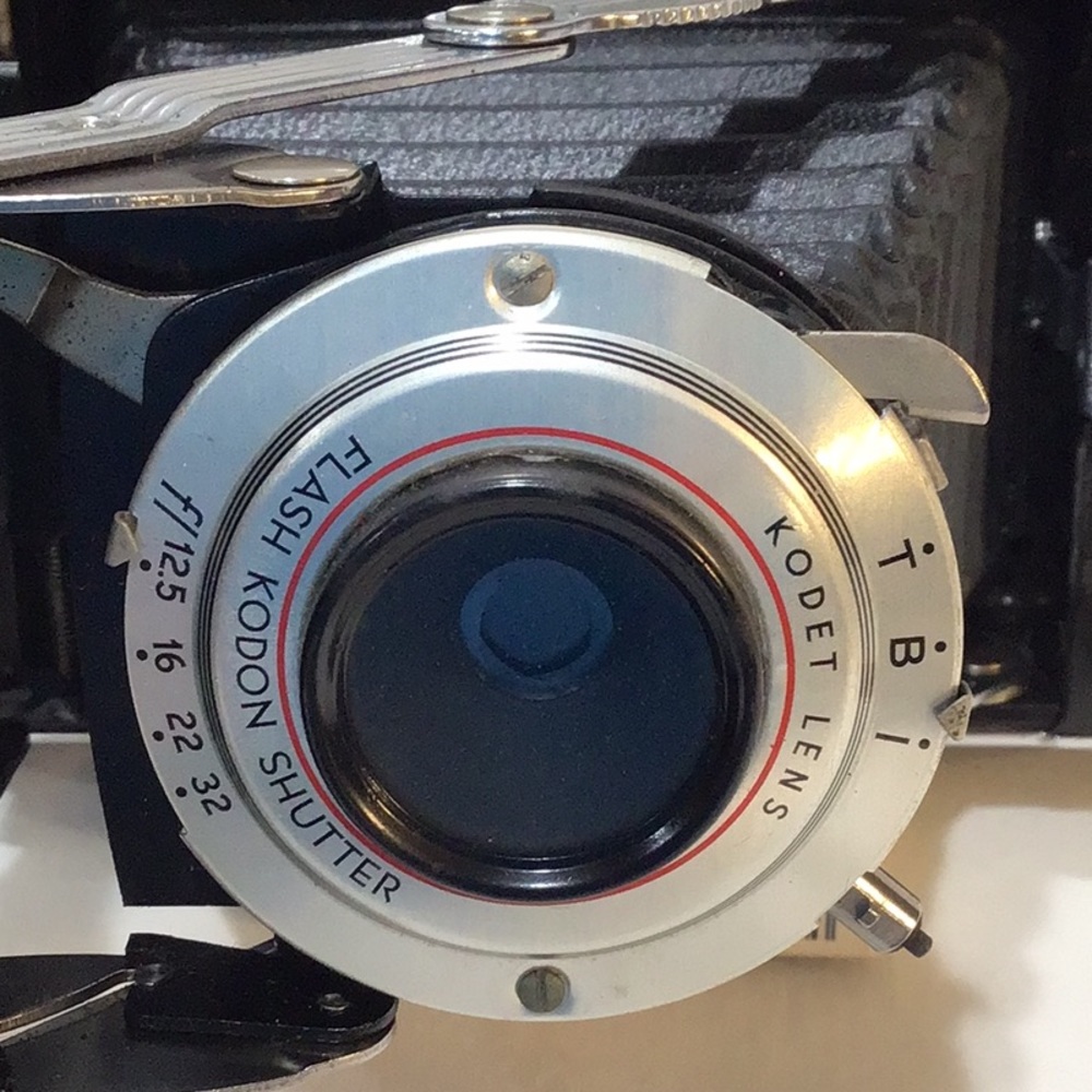 KODAK TOURIST II 620 FILM CAMERA WITH KODET F/12.5 LENS V20